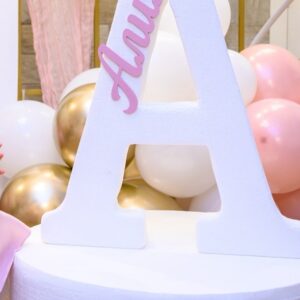 Персонализирана буква „A“ с надпис